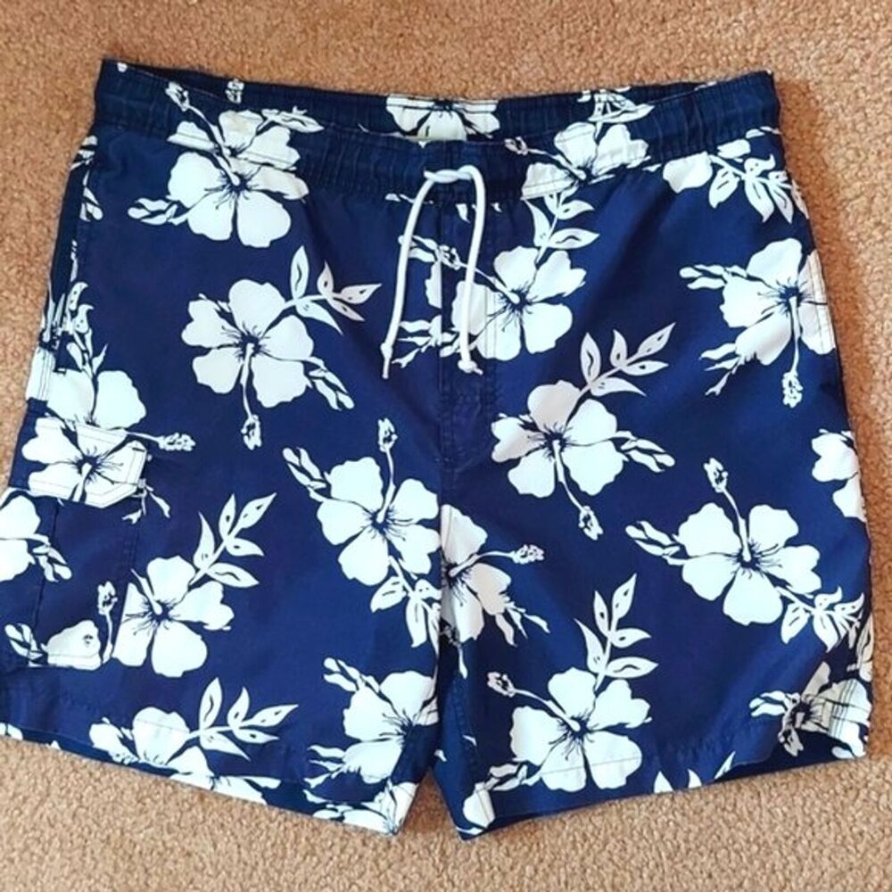 Trader Bay Mens MEDIUM Cargo Swim Trunks, Navy White Floral Board Shorts Lining